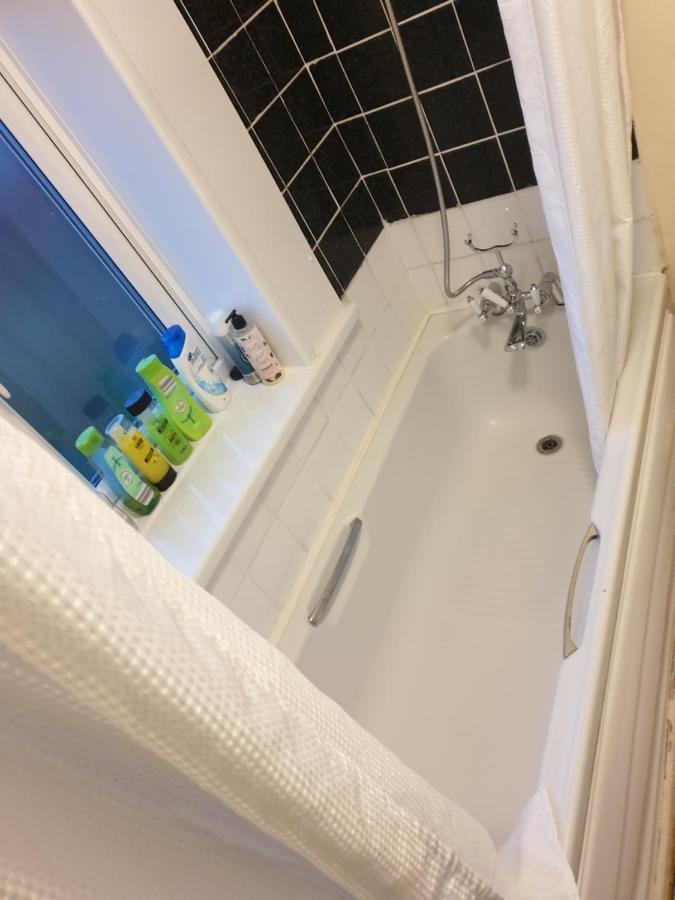 Splendid 4Bedrooms Shared Home Manchester Bagian luar foto